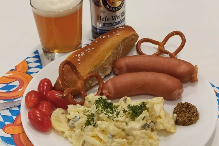 Pflegedienst Tagespflege Avantis feiert Oktoberfest